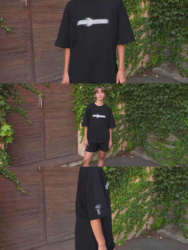 Le T-Shirt Vertikal Édition Blurry, porté, en mouvement